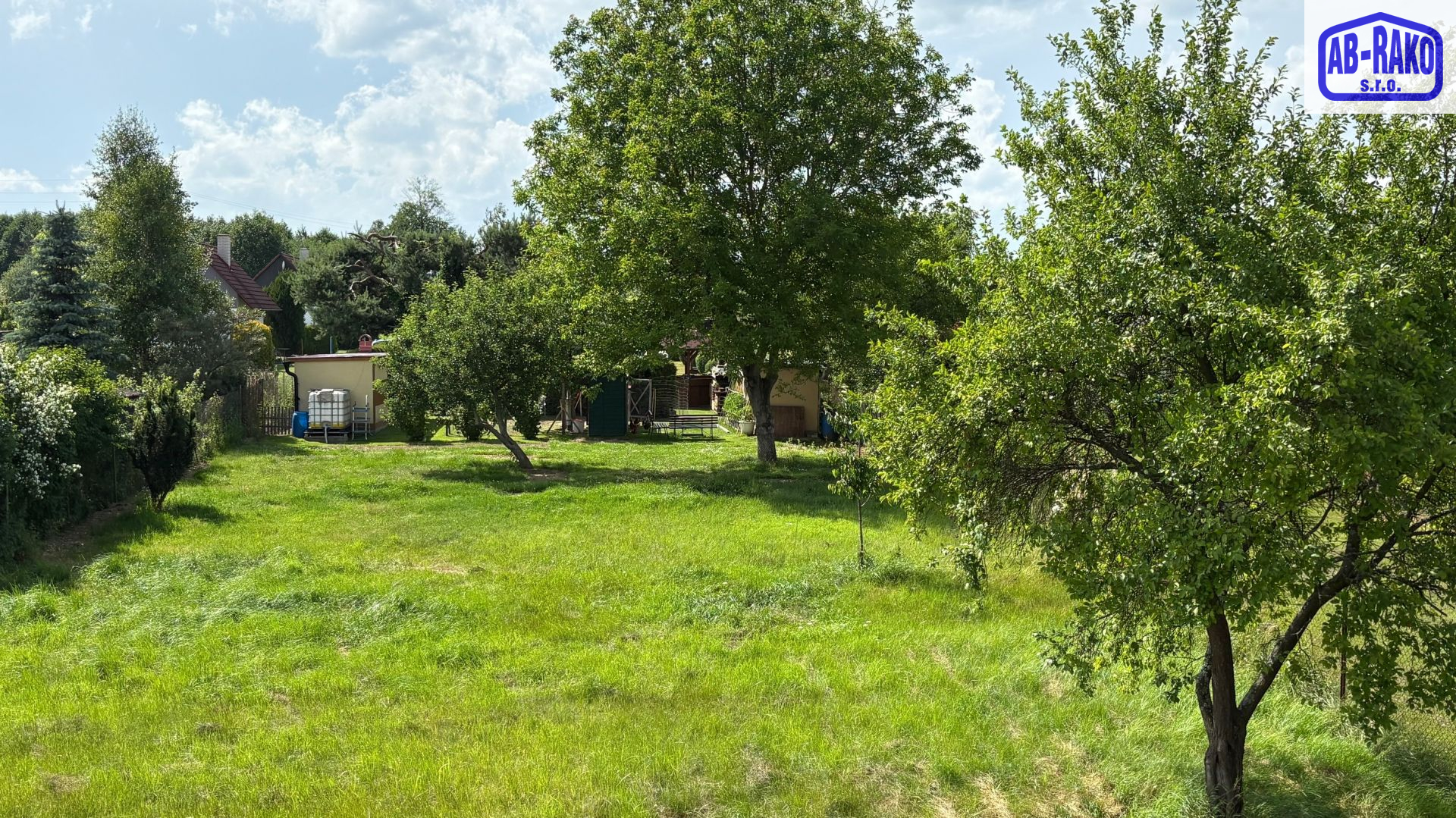 Zděná chata se vééélkou zahradou za Novou Včelnicí - obrázek č.16