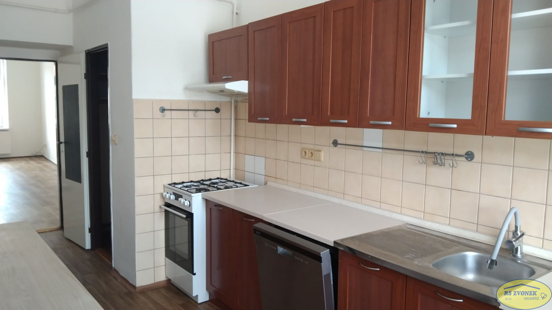 Pronájem bytu 3+1, Holešov, centrum - titulní obrázek--
