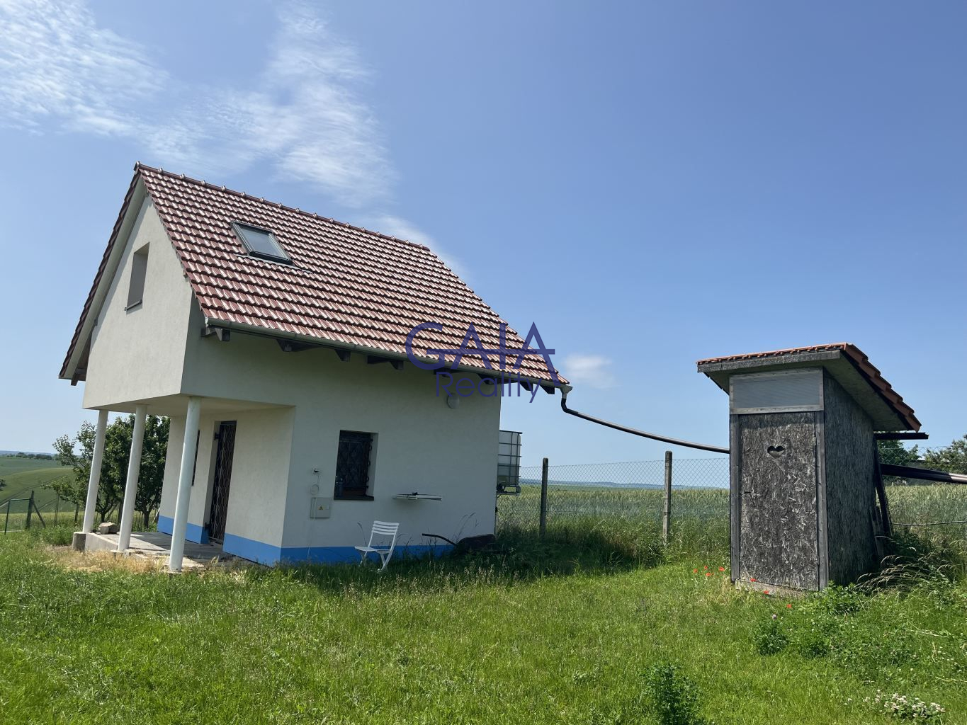 Oplocený vinohrad s chatkou v srdci moravského Toskánska - titulní obrázek--