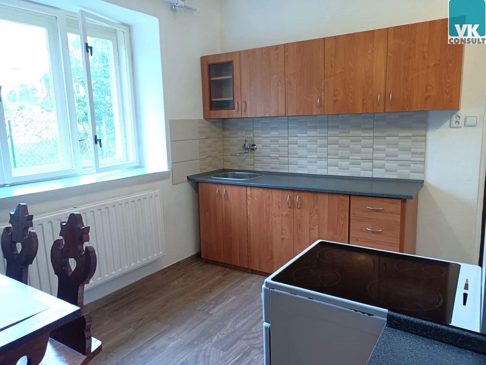 Pronájem RD 4+1 se zahradou 200 m2 v Sebranicích u Litomyšle - titulní obrázek--