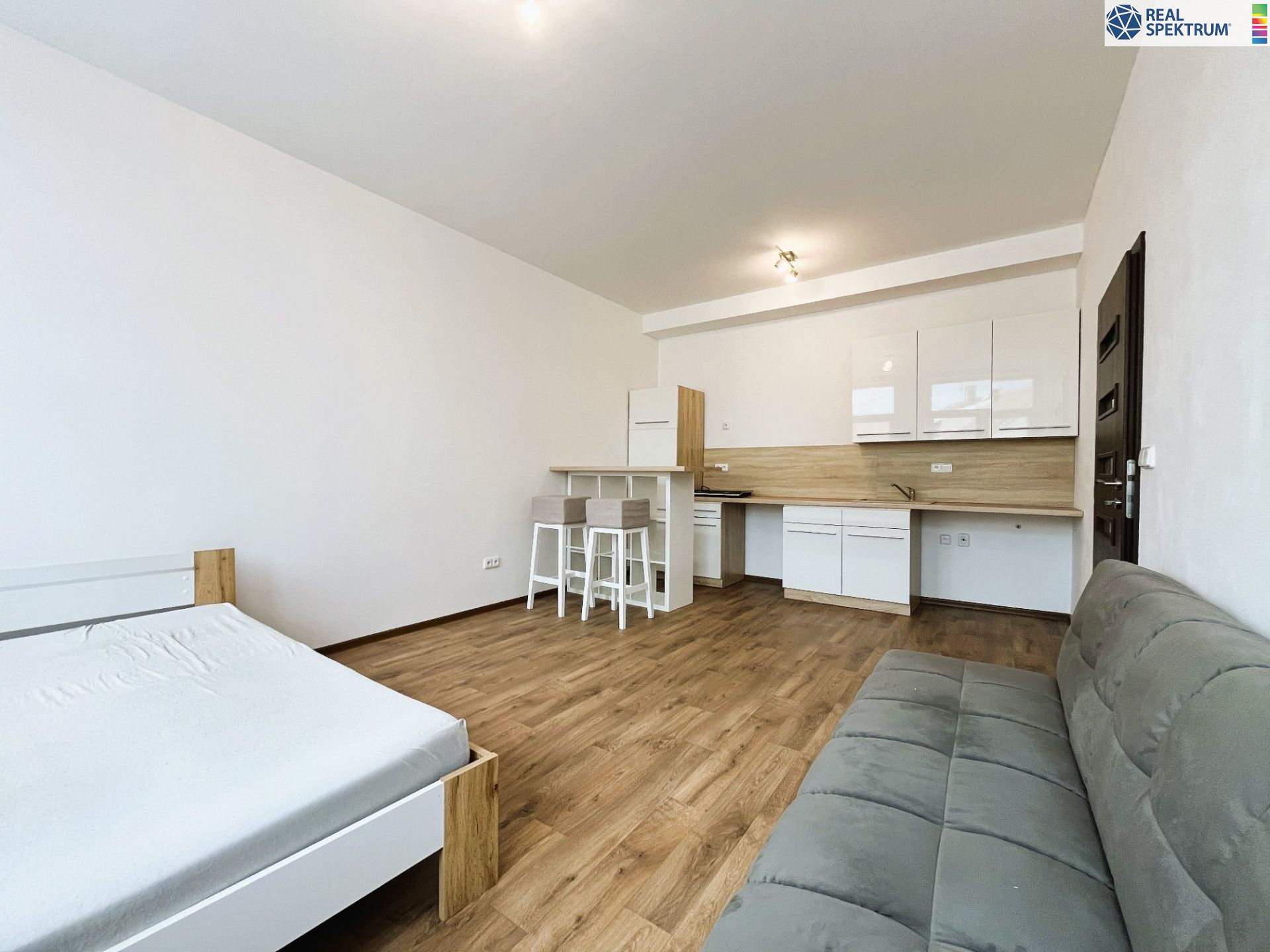 Byt 1+kk k pronájmu v Holicích, ul. Hradecká, 34 m2 - titulní obrázek--