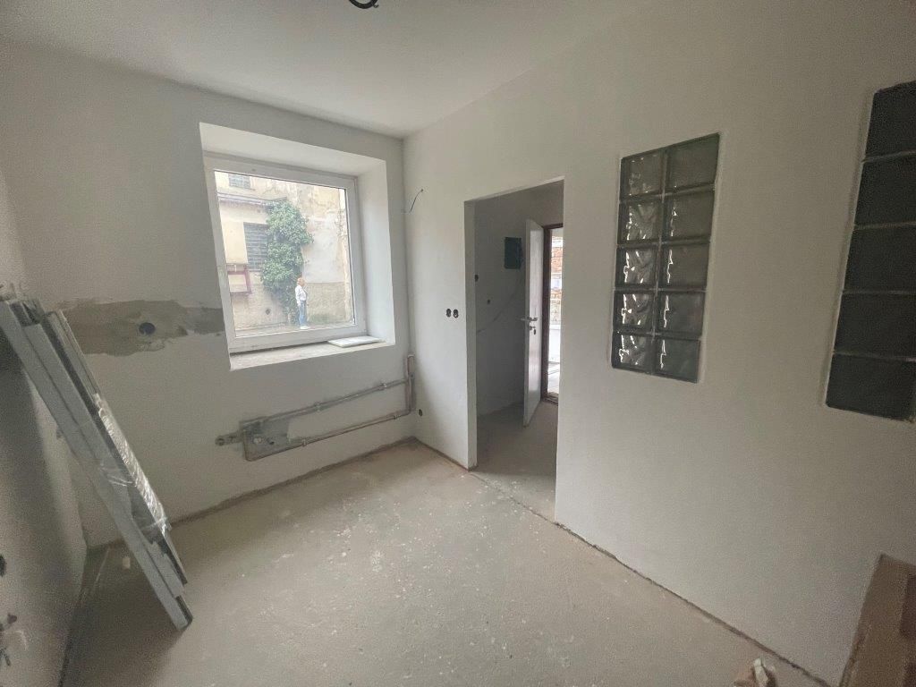 Prodej objektu s pěti byty a prodejnou ve Velké Bystřici - obrázek č.14