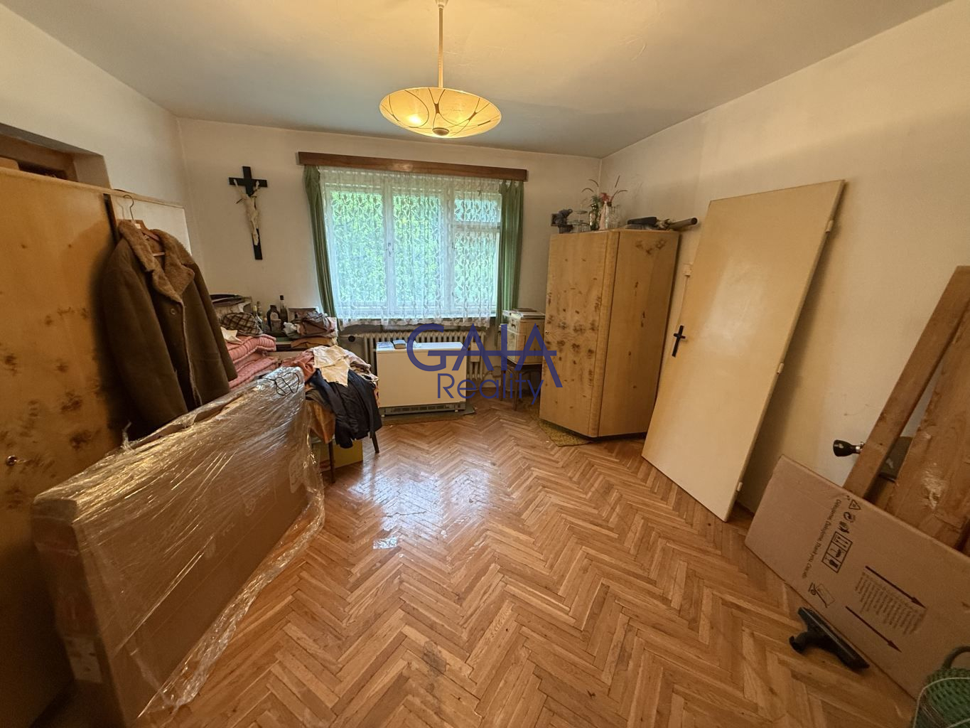 Stavební místo s původním domem v malebné části Svatý Štěpán - obrázek č.2