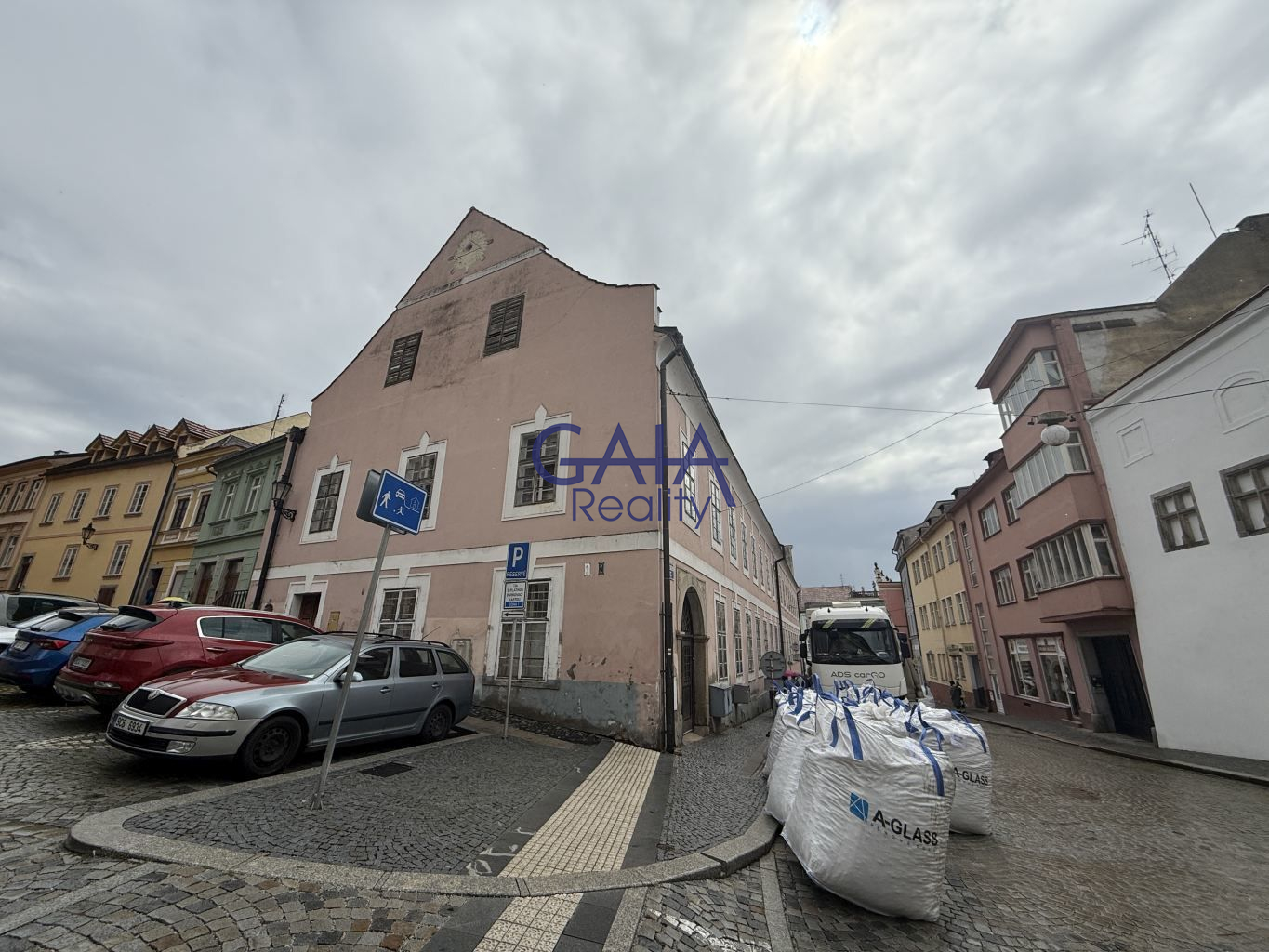 Historický dům „Masné krámy“ na náměstí v J. Hradci - obrázek č.16