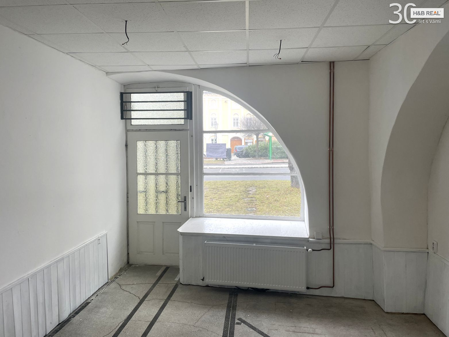 Pronájem komerč. prostoru (obchod, kanc., 43m2, Drahotuše) - titulní obrázek--