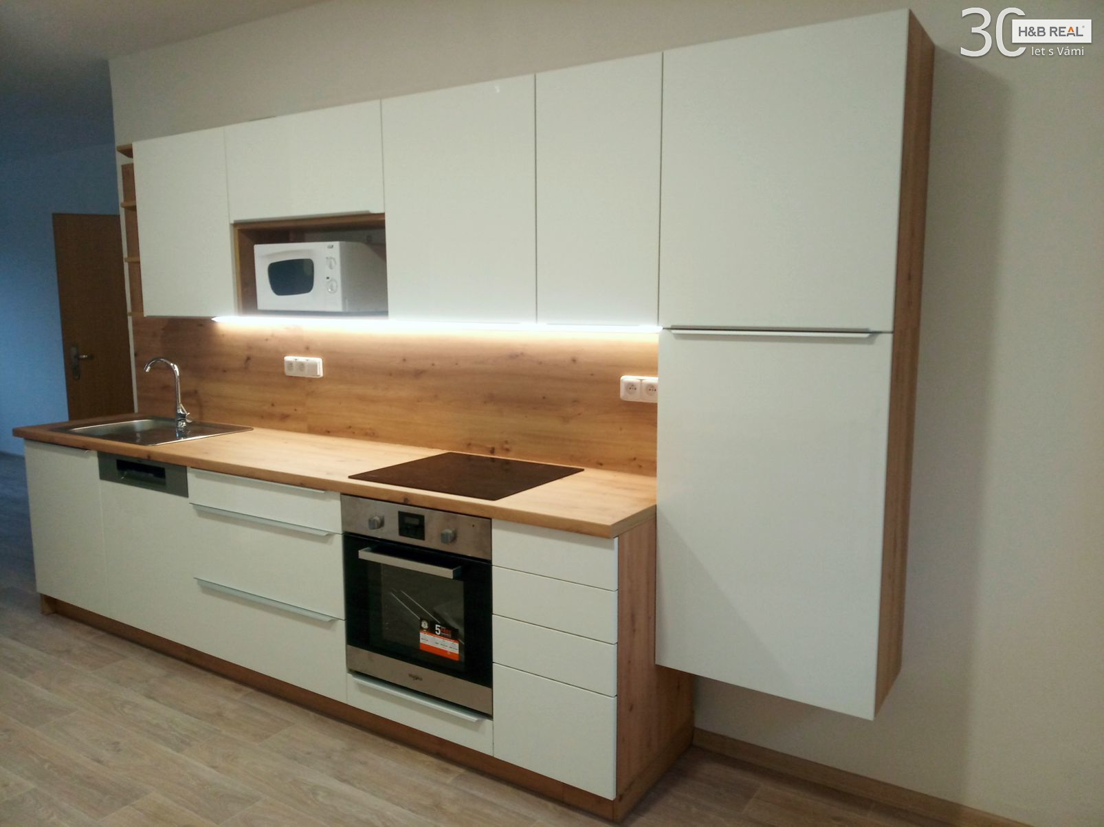 Pronájem rekonstruovaného bytu 3+kk s lodžií (Hranice, 76m2) - obrázek č.2