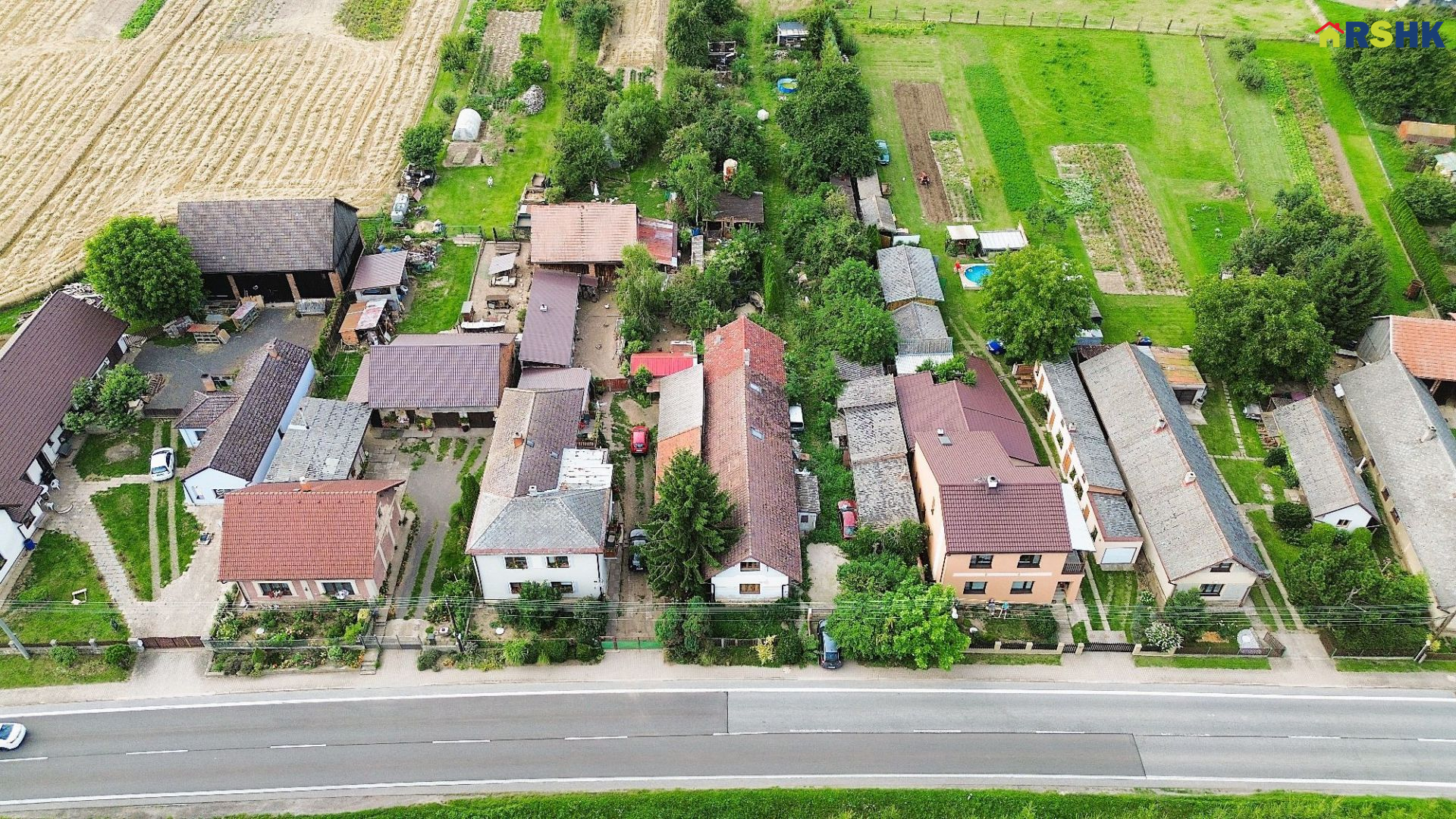 Prodej RD k rekonstrukci s pozemkem 6.809 m2, Bartoušov - titulní obrázek--