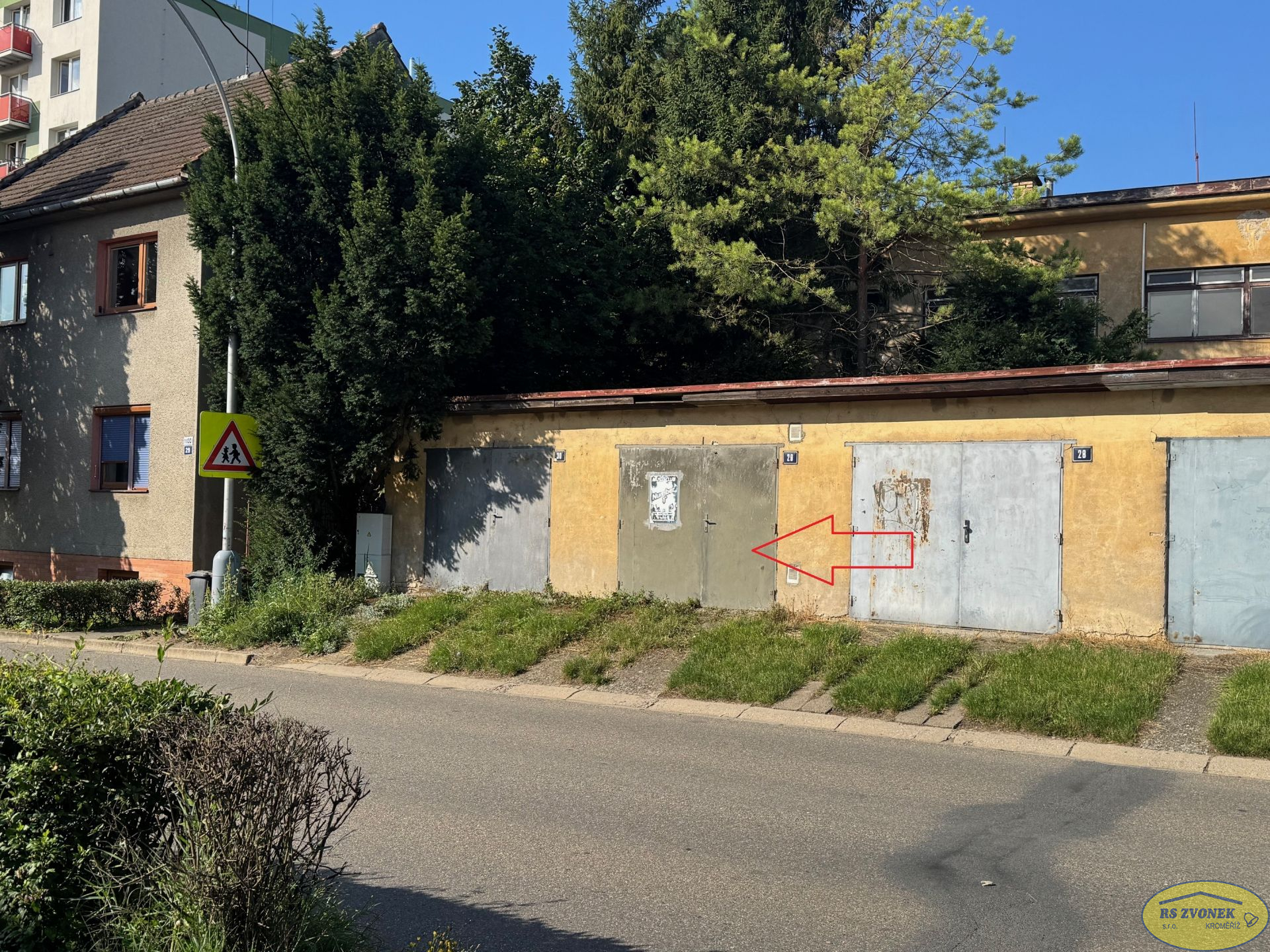 Prodej garáže ul. Albertova, Kroměříž - titulní obrázek--