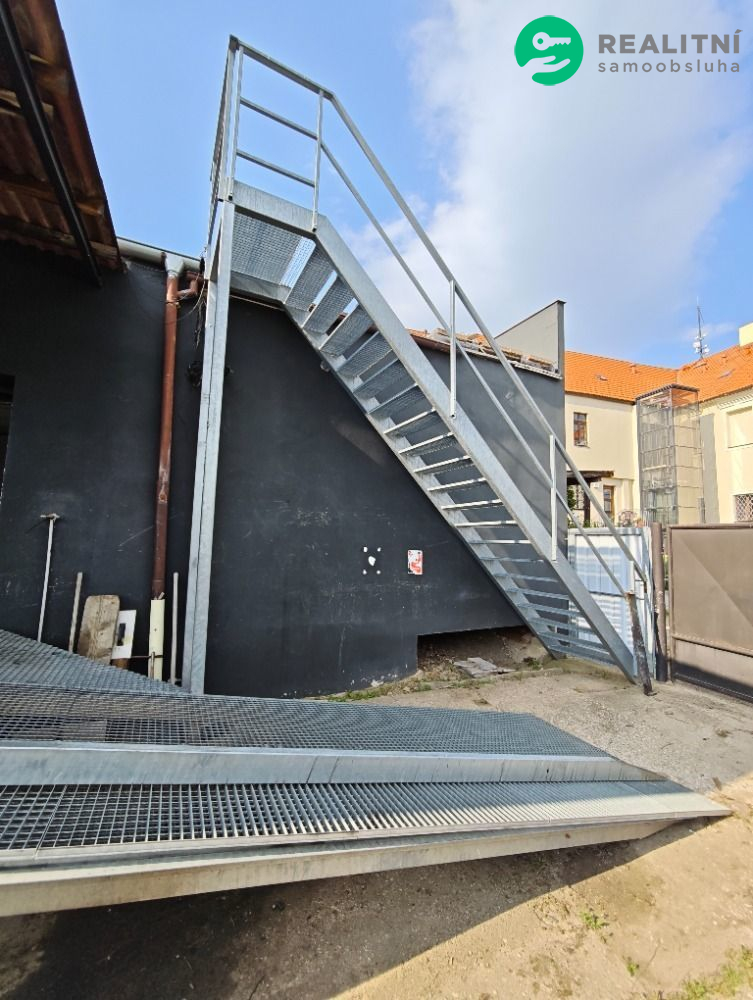 Obchodní prostor + byt + střešní byty - Rudolfov - Č.B. - obrázek č.20