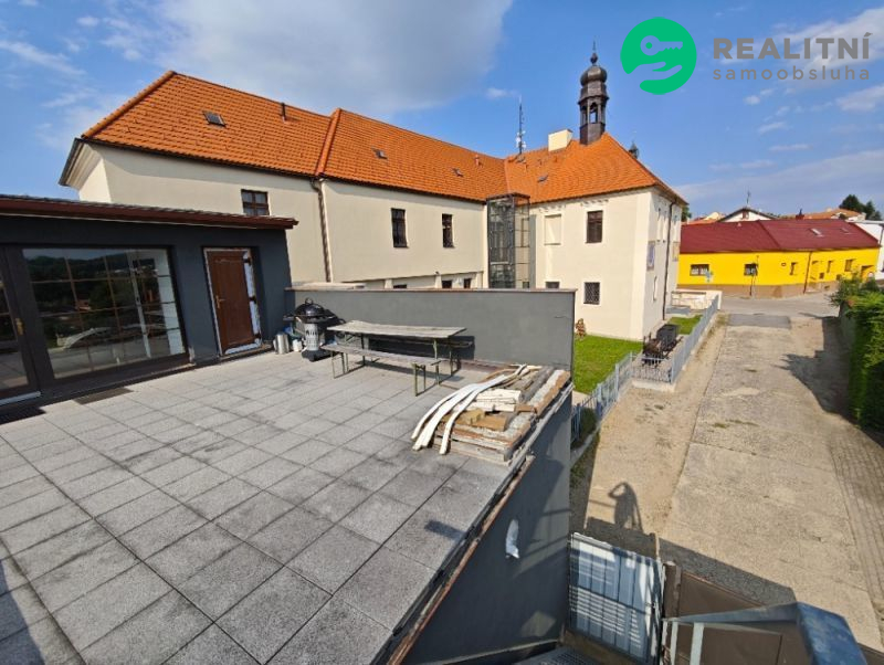 Obchodní prostor + byt + střešní byty - Rudolfov - Č.B. - obrázek č.21