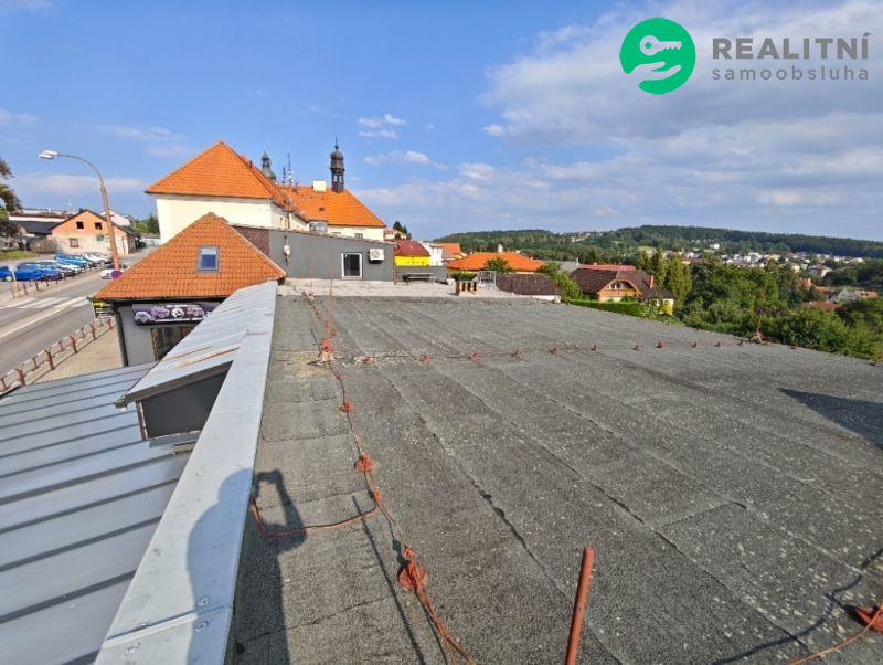 Obchodní prostor + byt + střešní byty - Rudolfov - Č.B. - obrázek č.22
