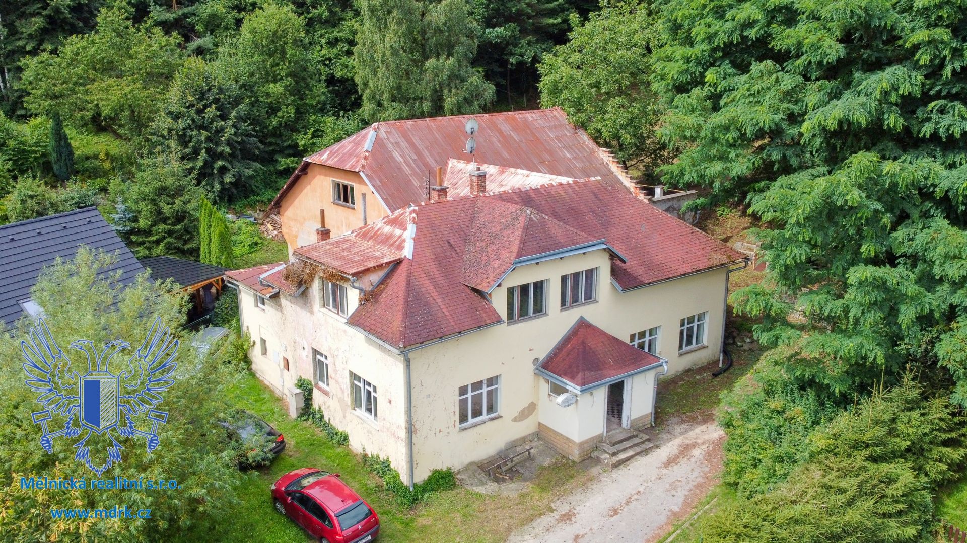 Prodej penzionu s restaurací Klokočí - titulní obrázek--