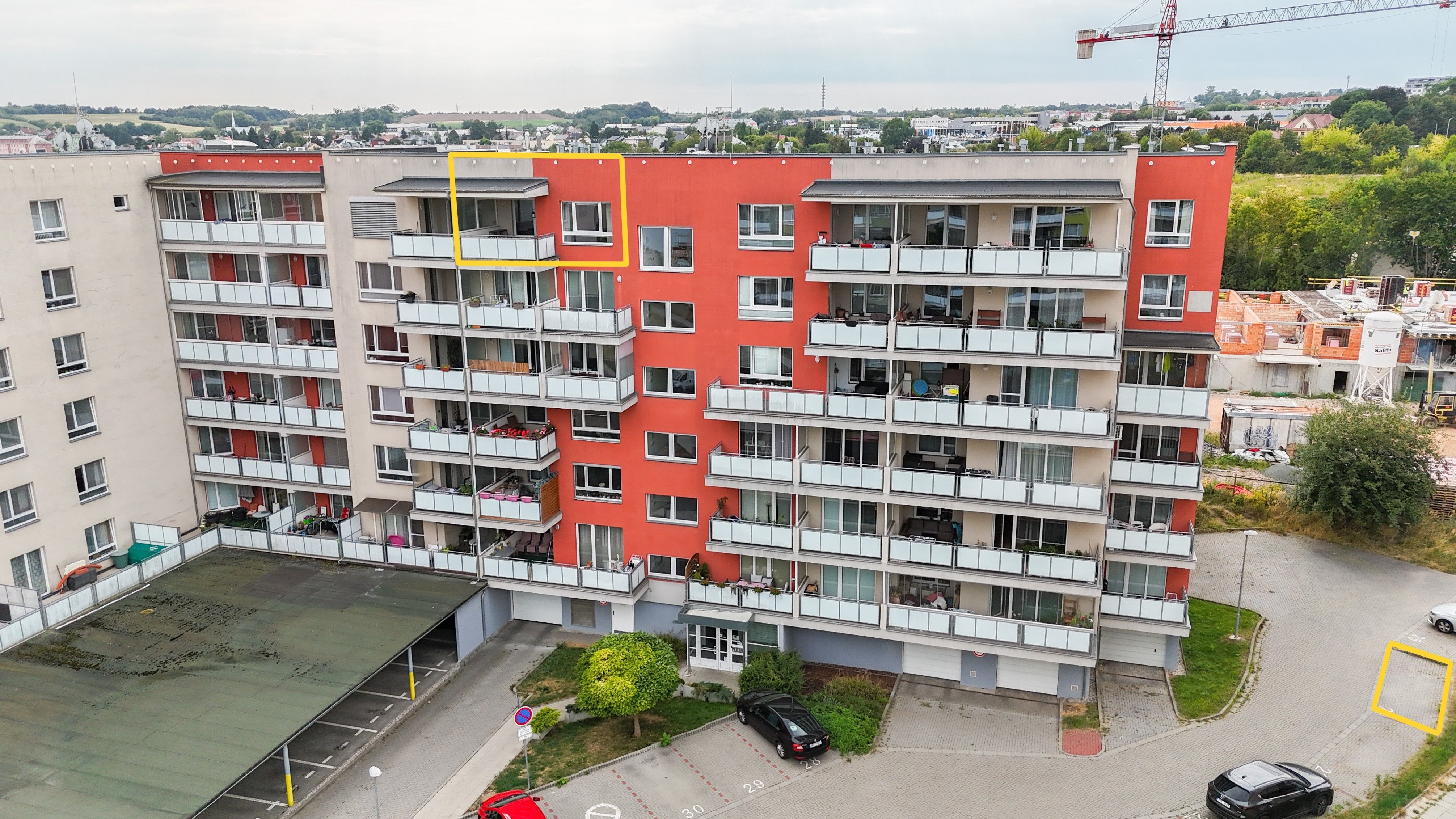 Pronájem bytu 2+kk s balkonem a parkováním, ul. Jeremiášova - obrázek č.3