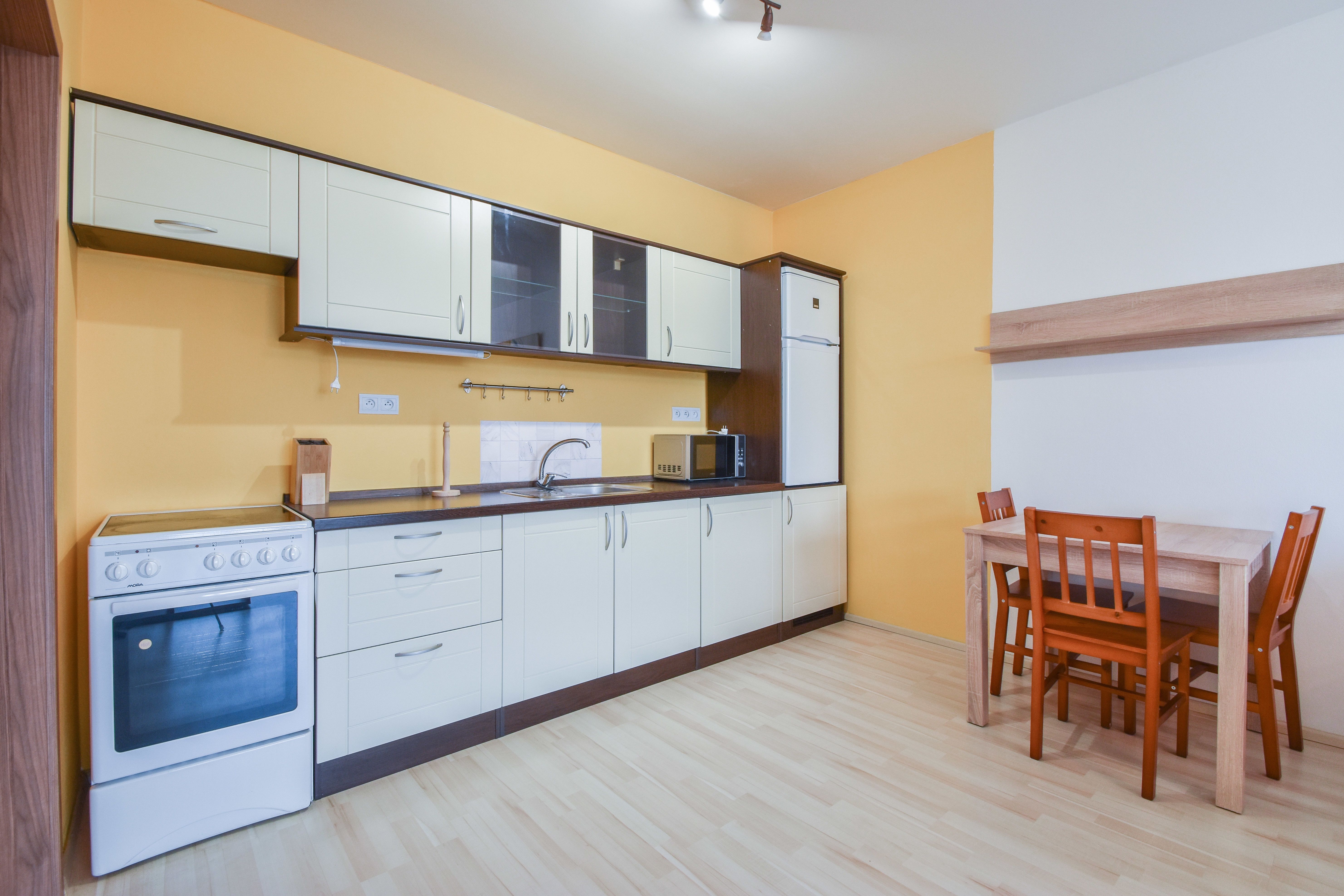 Pronájem bytu 2+kk s balkonem a parkováním, ul. Jeremiášova - obrázek č.6