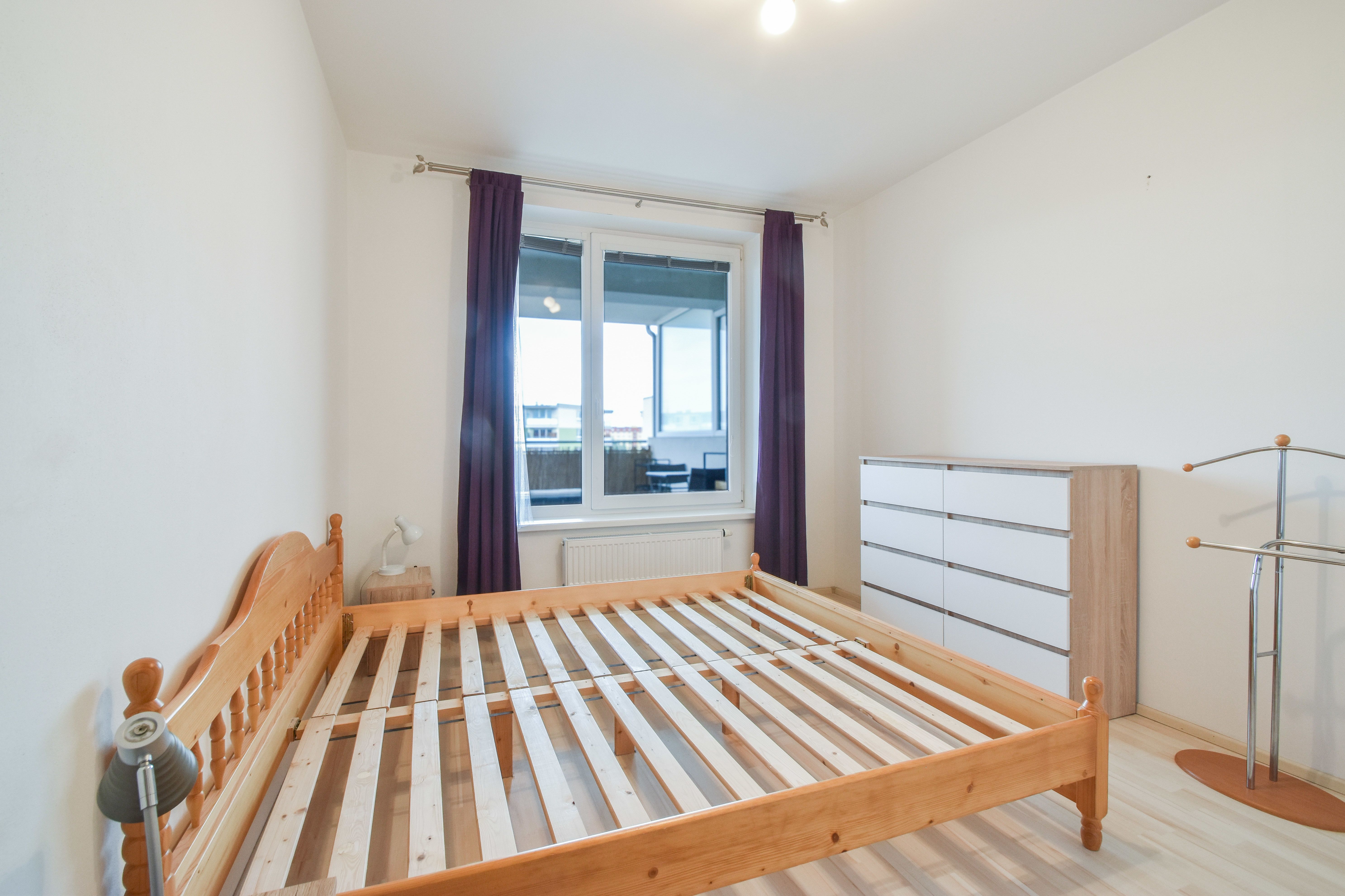 Pronájem bytu 2+kk s balkonem a parkováním, ul. Jeremiášova - obrázek č.7
