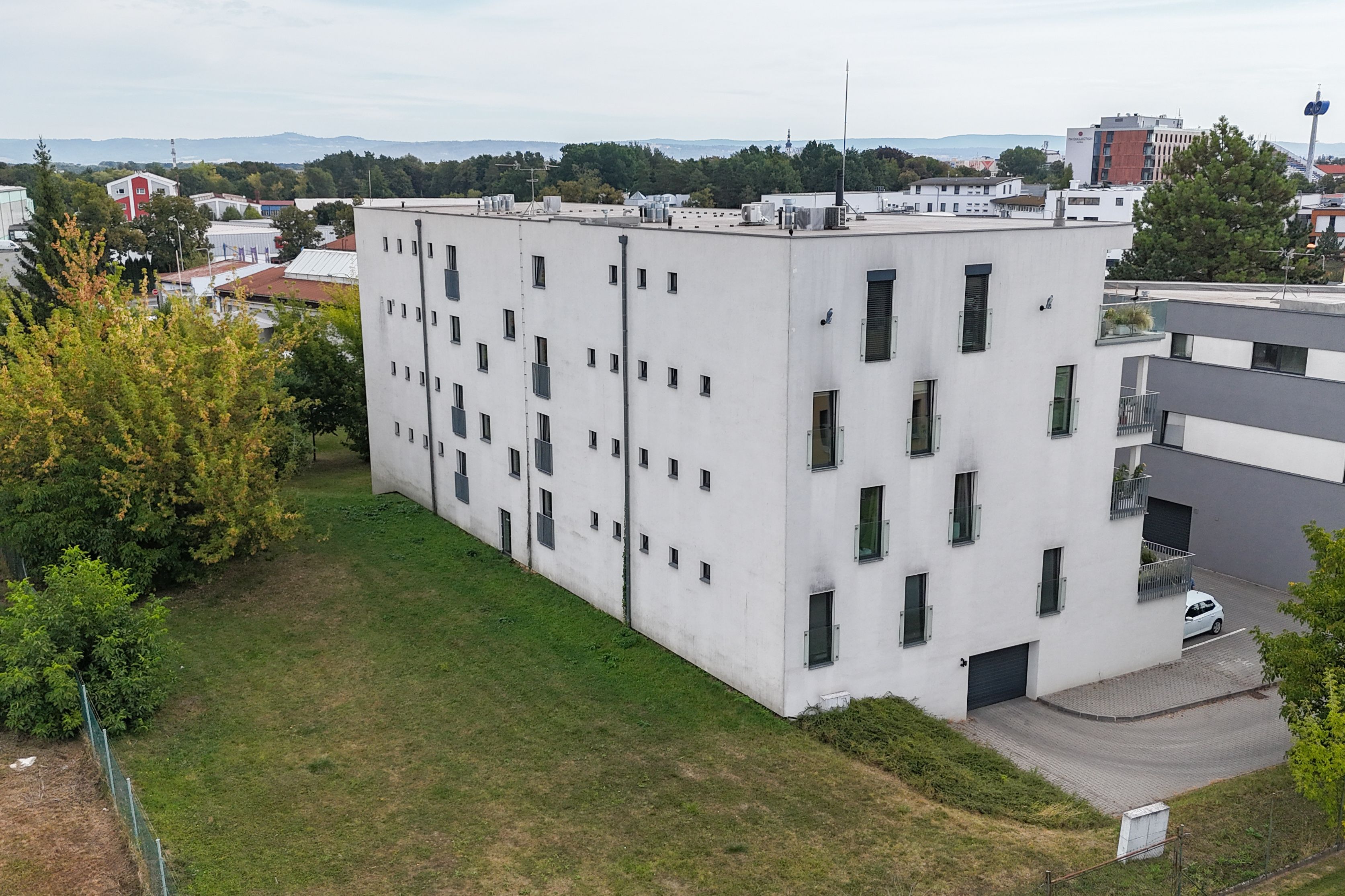 Pronájem 2+kk s balkonem a parkováním, ul. Wellnerova - obrázek č.15