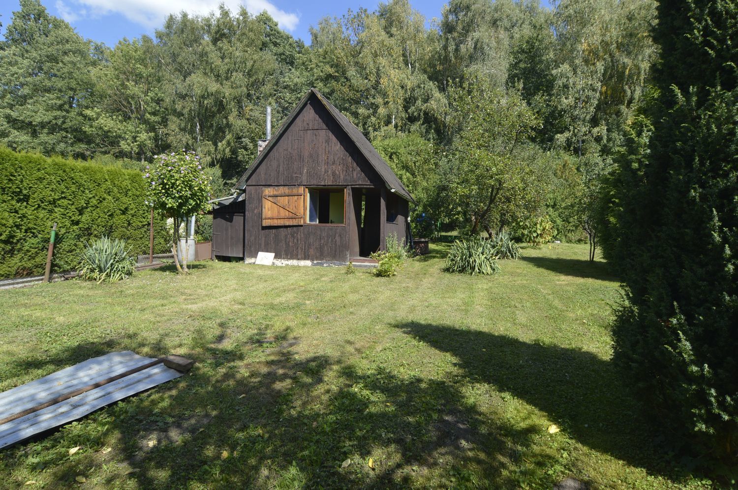 Zahrada u lesa se zahradním domkem v Týništi nad Orlicí. - obrázek č.3