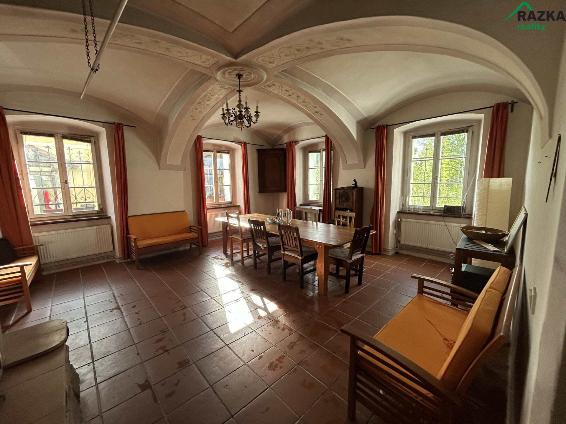 Prodej usedlosti s rozlehlými pozemky v obci Dolní Jadruž - obrázek č.5