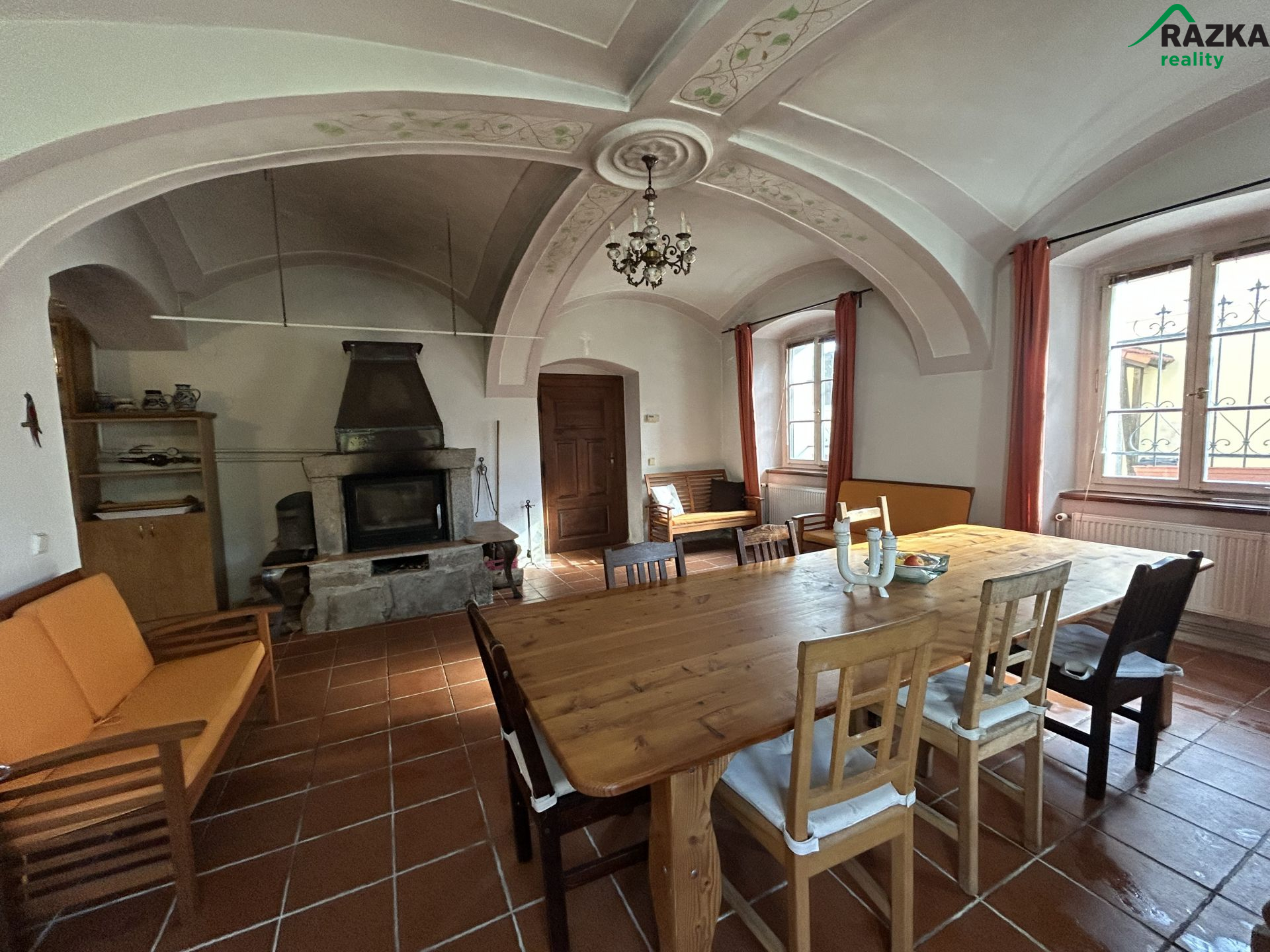 Prodej usedlosti s rozlehlými pozemky v obci Dolní Jadruž - obrázek č.6