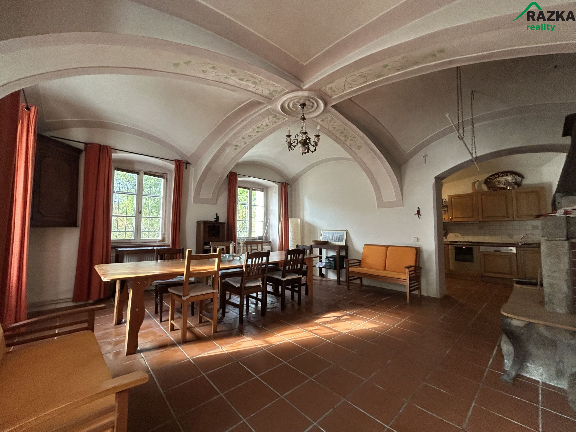 Prodej usedlosti s rozlehlými pozemky v obci Dolní Jadruž - obrázek č.7