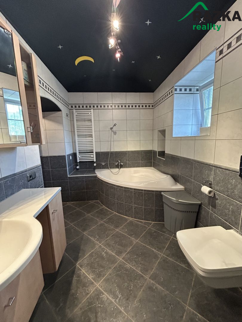 Prodej usedlosti s rozlehlými pozemky v obci Dolní Jadruž - obrázek č.11