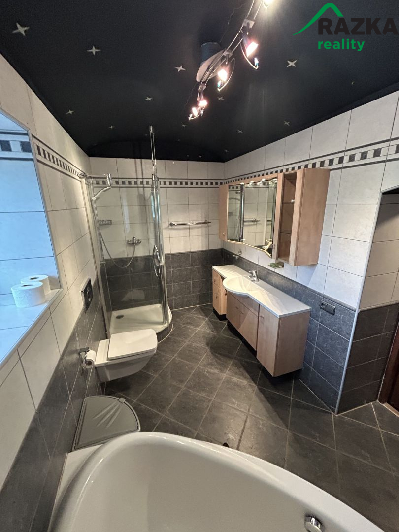 Prodej usedlosti s rozlehlými pozemky v obci Dolní Jadruž - obrázek č.12