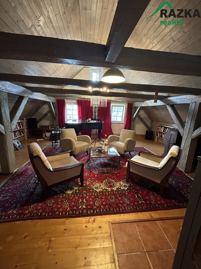 Prodej usedlosti s rozlehlými pozemky v obci Dolní Jadruž - obrázek č.20