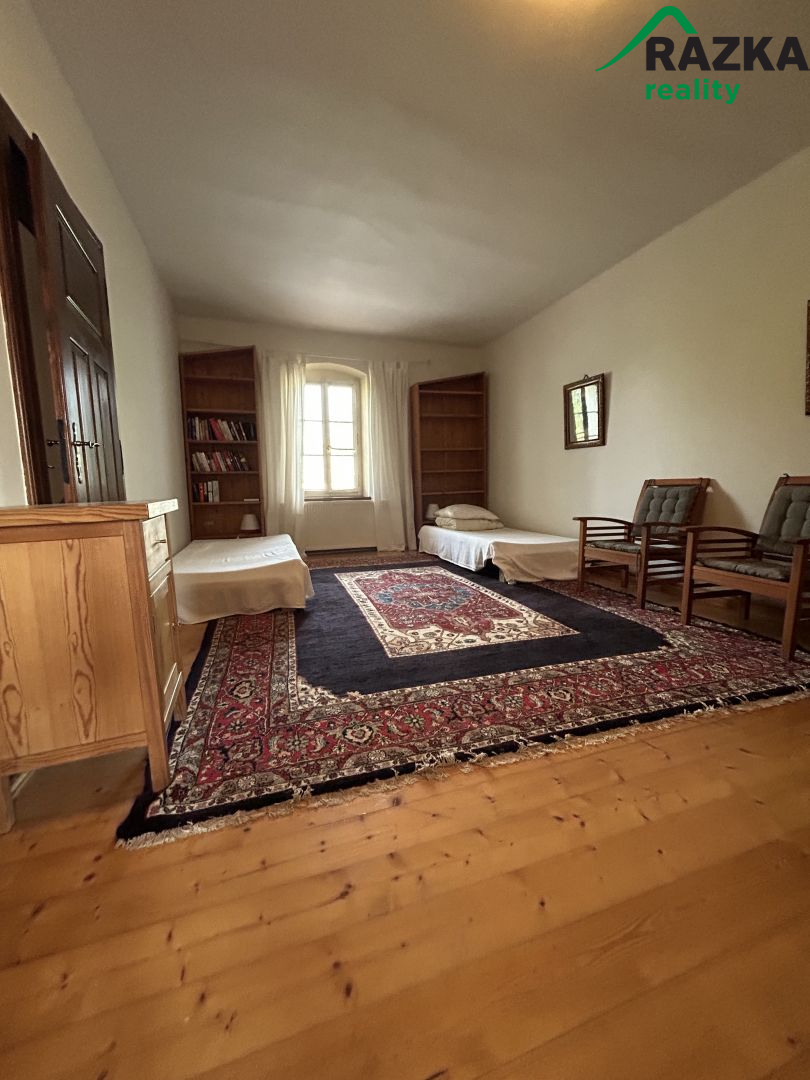 Prodej usedlosti s rozlehlými pozemky v obci Dolní Jadruž - obrázek č.21