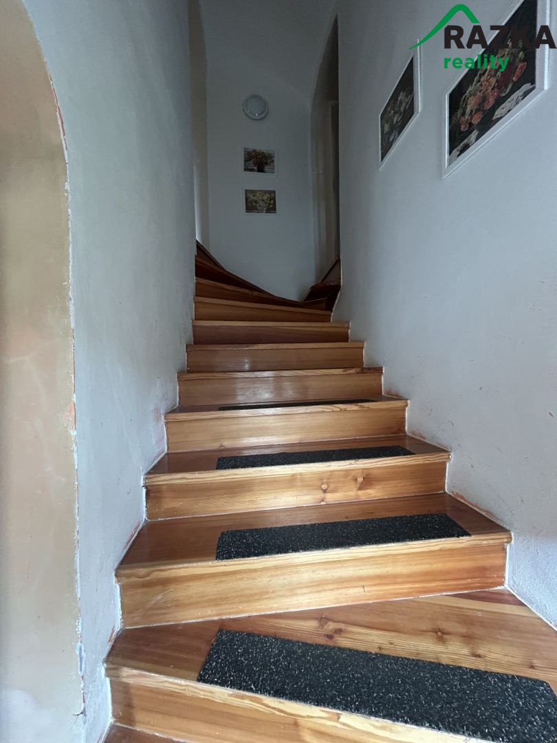 Prodej usedlosti s rozlehlými pozemky v obci Dolní Jadruž - obrázek č.22