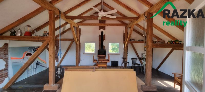 Prodej usedlosti s rozlehlými pozemky v obci Dolní Jadruž - obrázek č.29