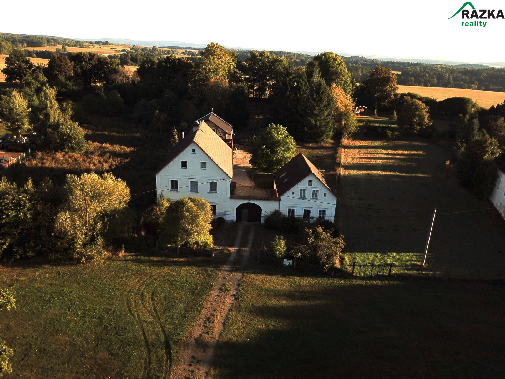 Prodej usedlosti s rozlehlými pozemky v obci Dolní Jadruž - obrázek č.30