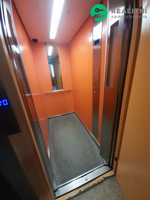 Prodám byt 3+1 v Nové Roli. - obrázek č.29