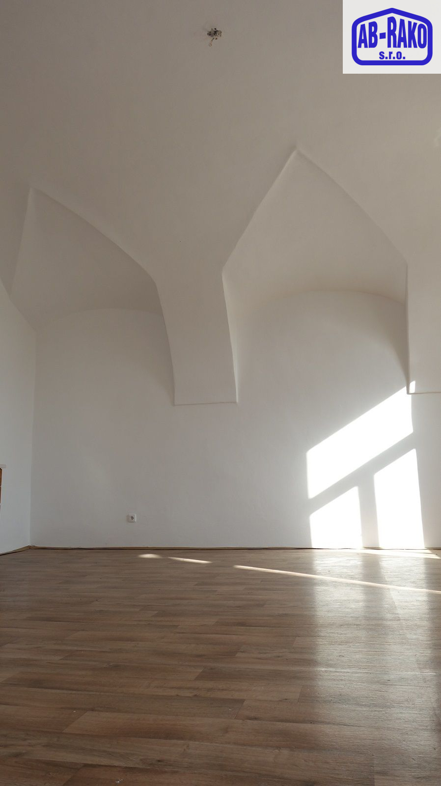 Výnosový byt 2+KK+šatna v histor. centru Jindřichova Hradce - obrázek č.7