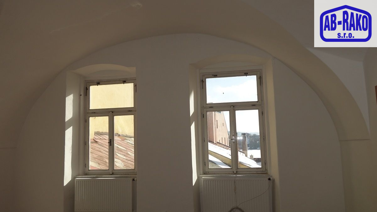 Výnosový byt 2+KK+šatna v histor. centru Jindřichova Hradce - obrázek č.8
