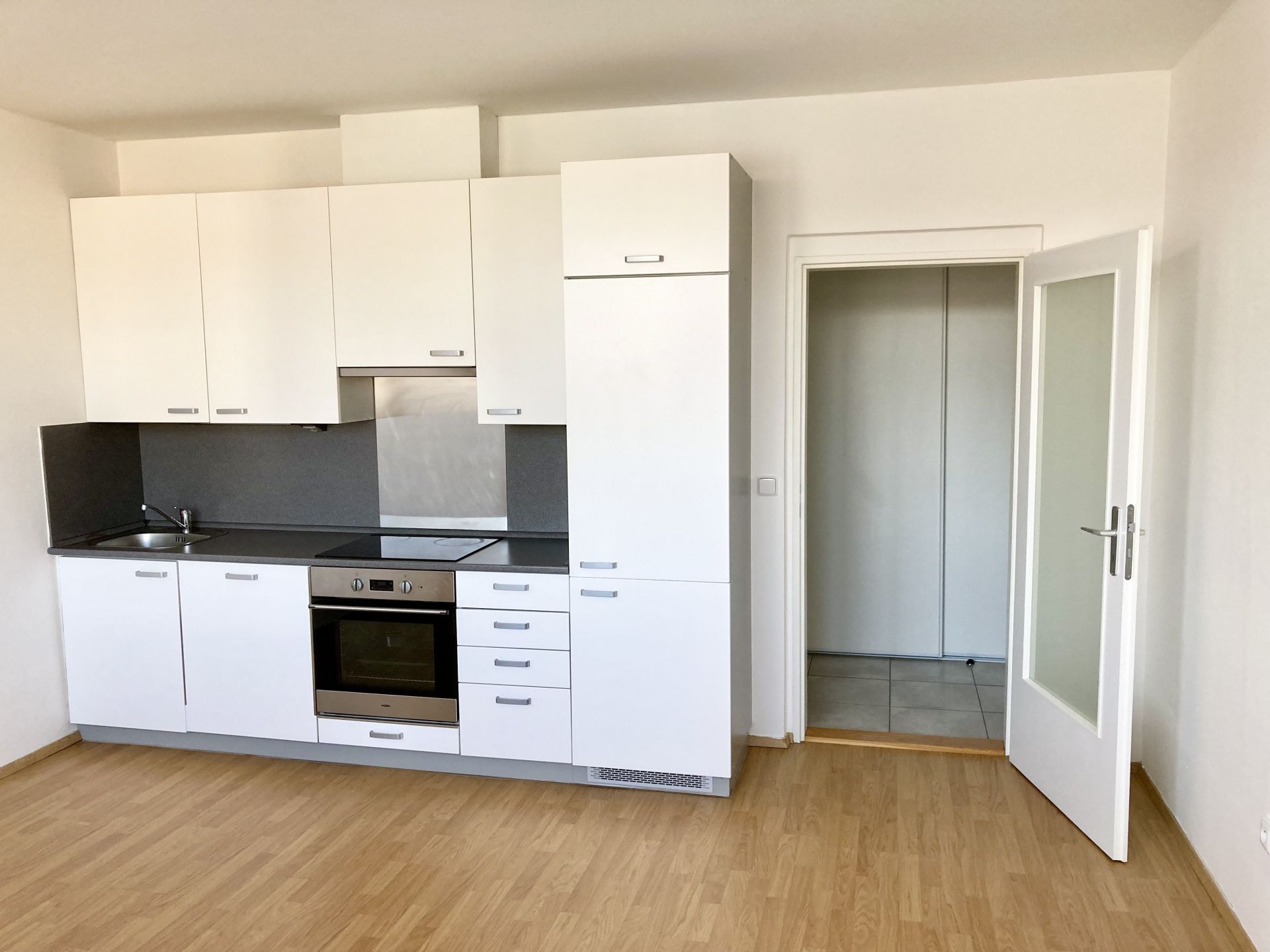Pronájem bytu 1+kk, 29 m2 v centru Nového Města n/Met. - obrázek č.4
