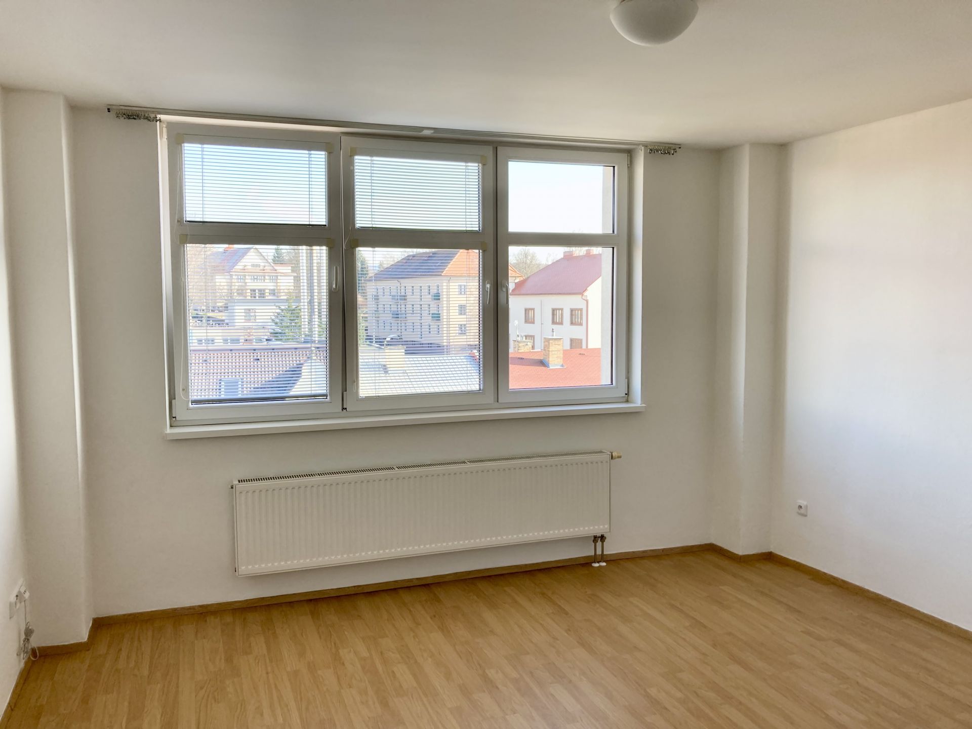 Pronájem bytu 1+kk, 29 m2 v centru Nového Města n/Met. - obrázek č.7
