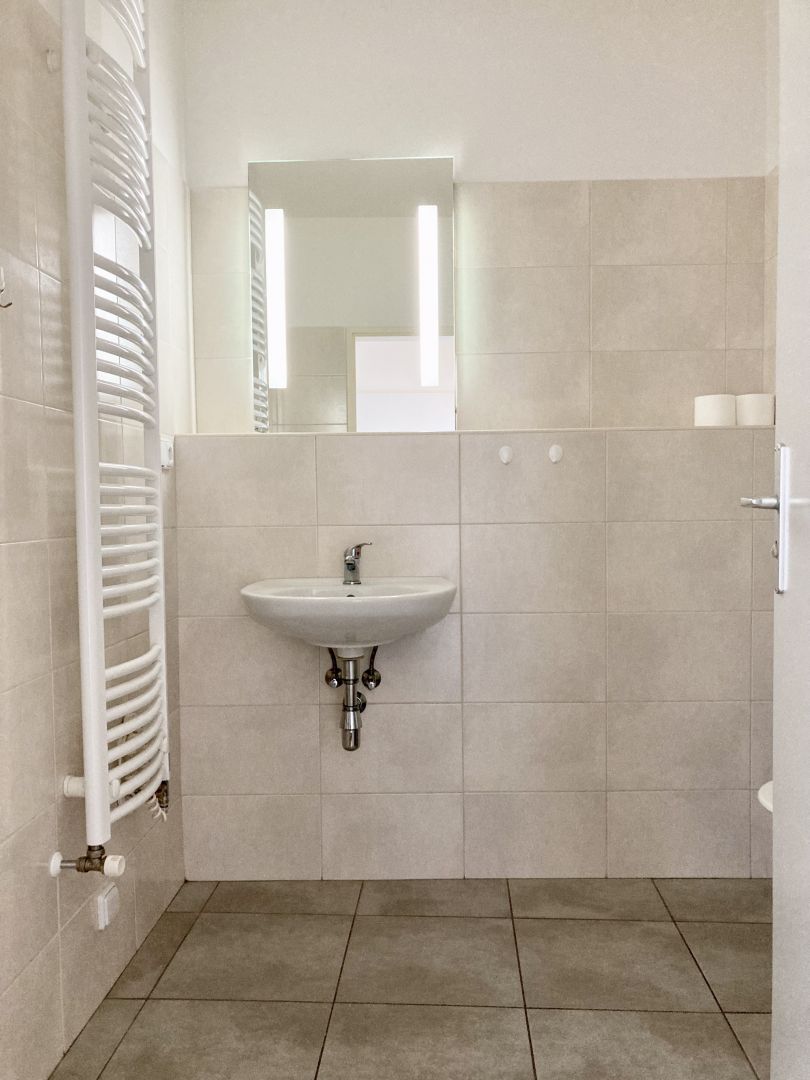 Pronájem bytu 1+kk, 29 m2 v centru Nového Města n/Met. - obrázek č.13