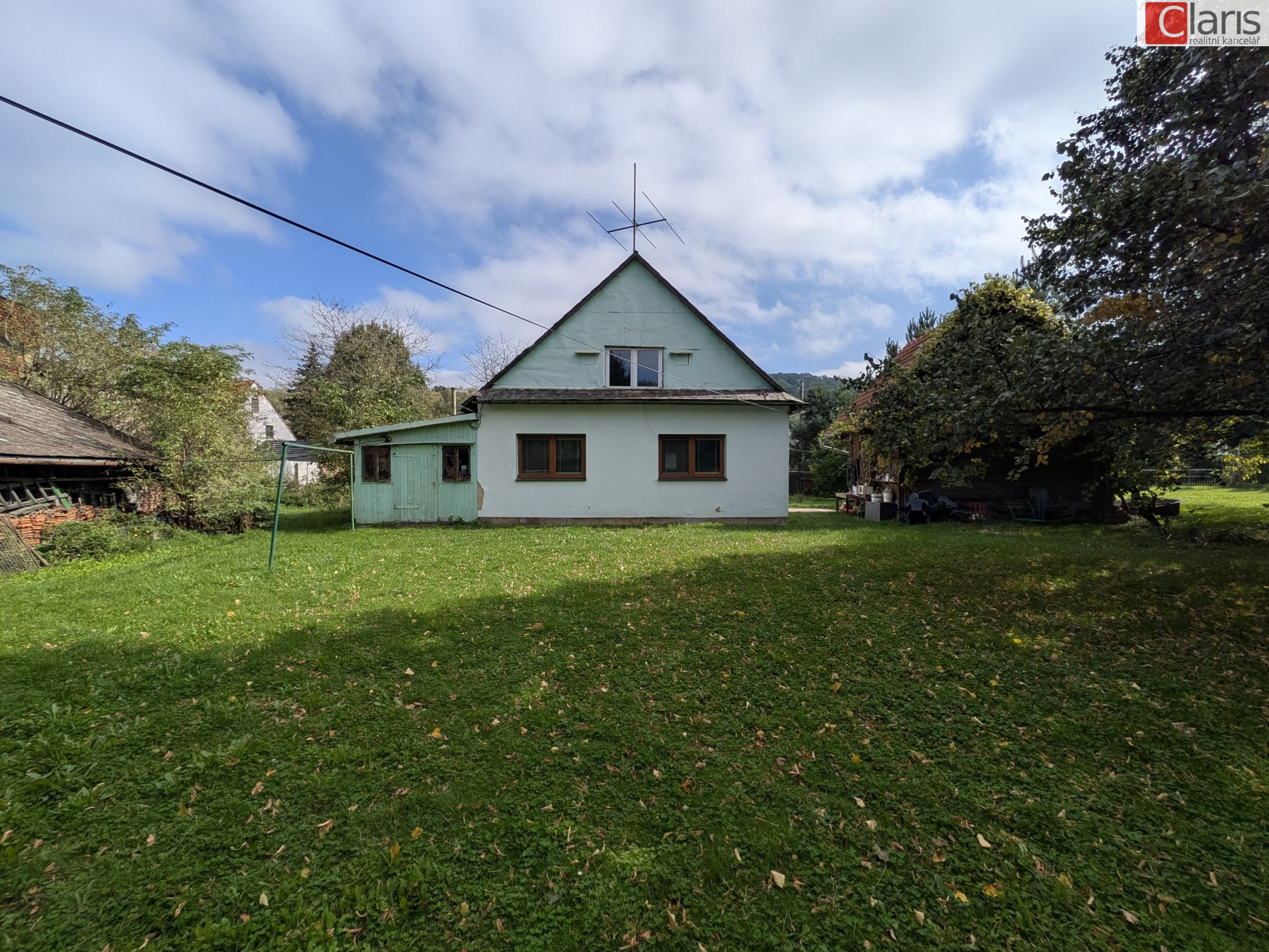 Prodej rodinného domu s rozsáhlými stavebními pozemky - obrázek č.3
