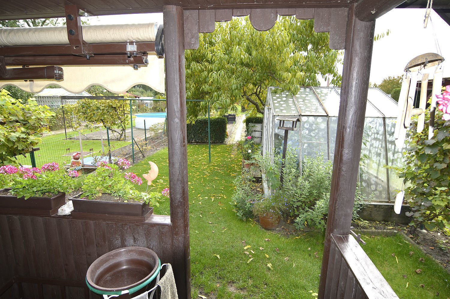 Udržovaná zahrádka se zahradní chatkou v Týništi nad Orlicí. - obrázek č.5