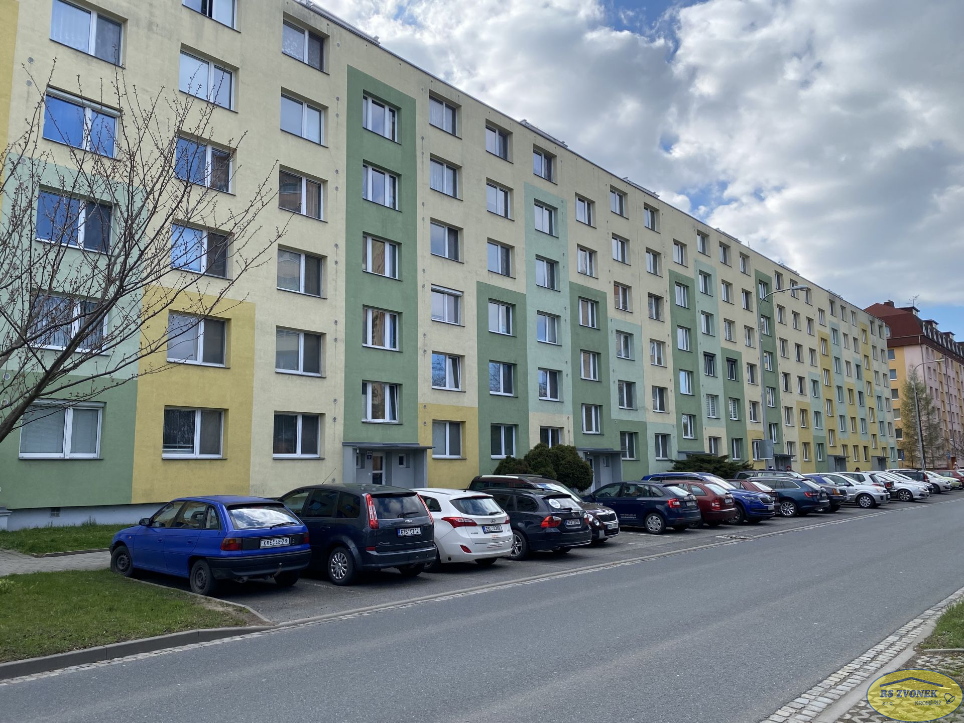 Pronájem BOV 2+1, Spáčilova, KM - titulní obrázek--
