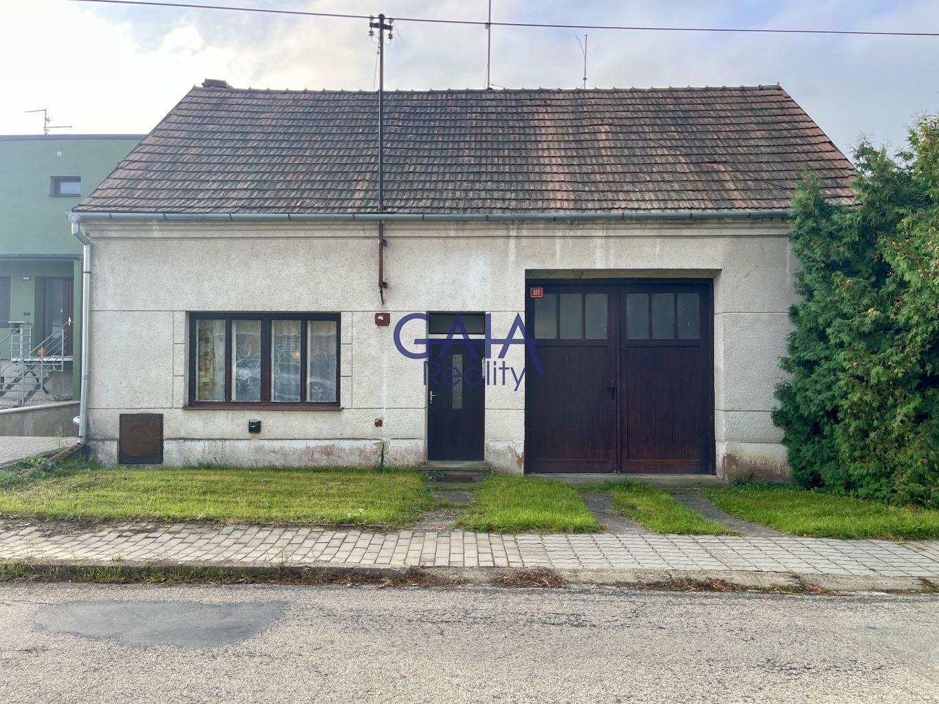 Rodinný dům 4+1 k rekonstrukci - titulní obrázek--