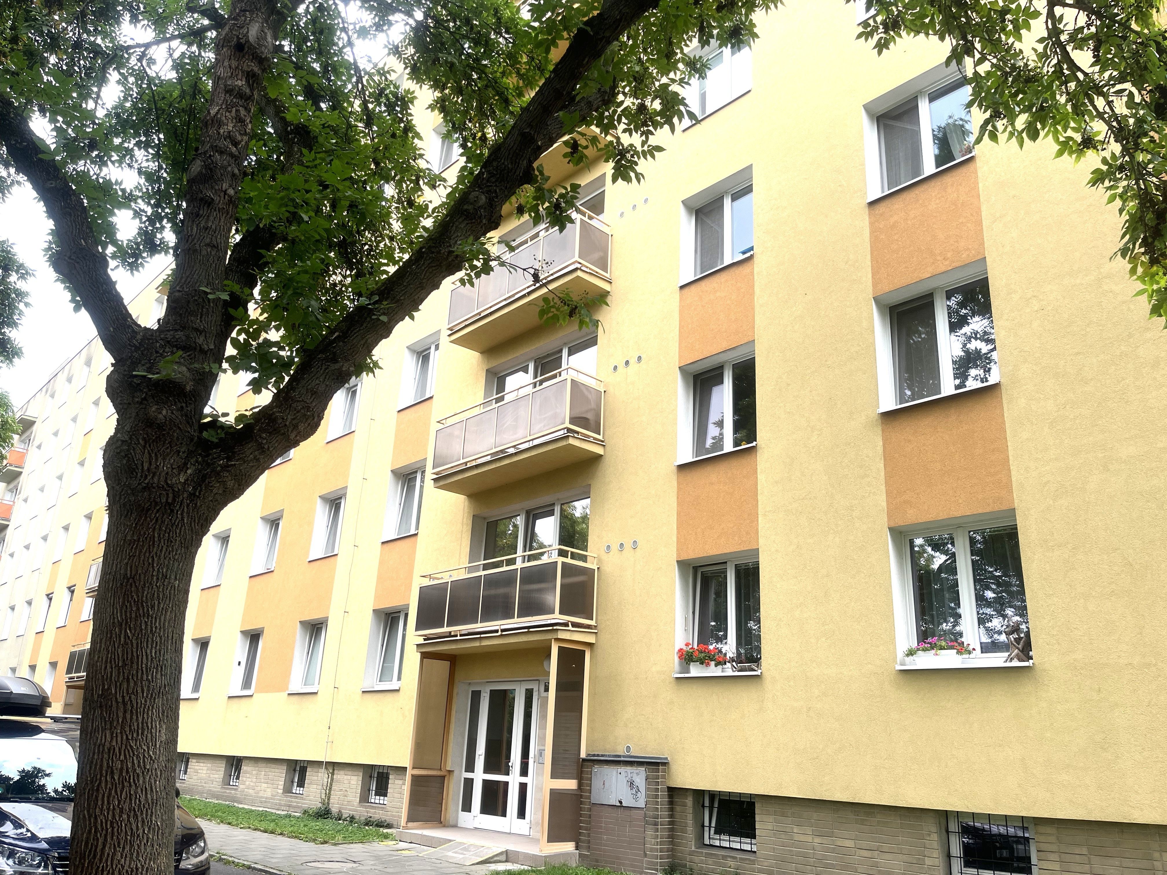 Pronájem pěkného bytu 3+1 v Olomouci, ulice Velkomoravská - titulní obrázek--