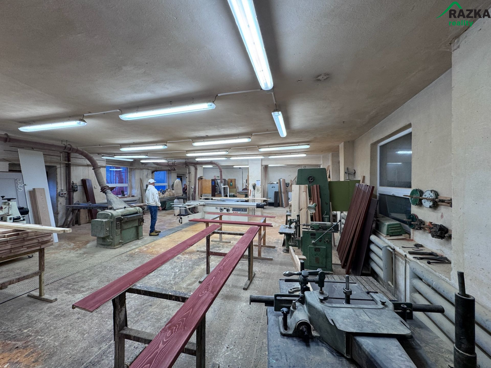 Pronájem zavedené truhlárny Bor u Tachova ( 280m2) - obrázek č.2