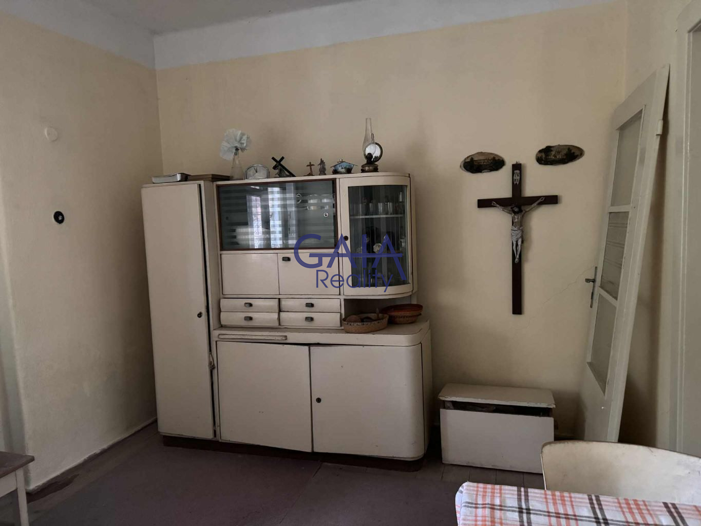 K prodeji rodinný dům 2+1 k rekonstrukci v klidné části obce - obrázek č.2