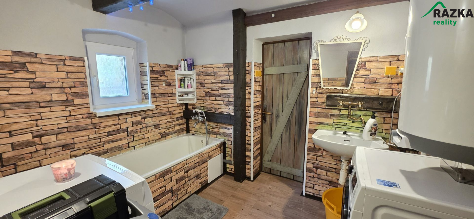 Rodinný dům 5+1 (280 m2) se zahradou Tisová - Hlinné - obrázek č.10