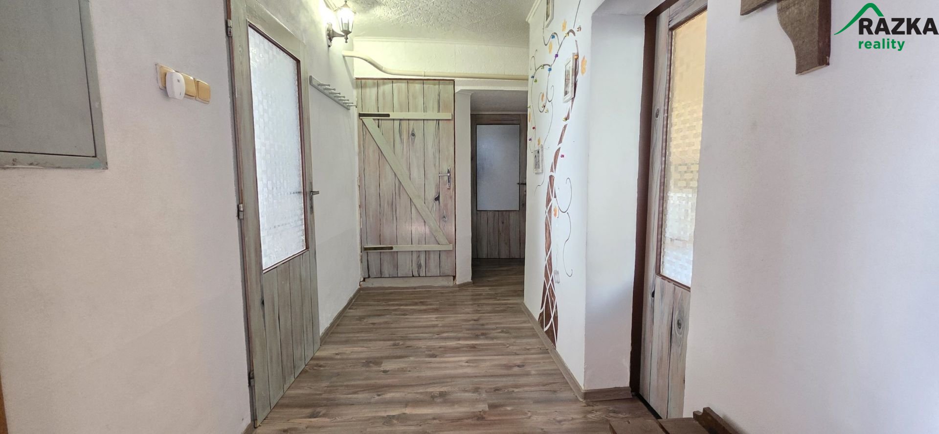 Rodinný dům 5+1 (280 m2) se zahradou Tisová - Hlinné - obrázek č.13