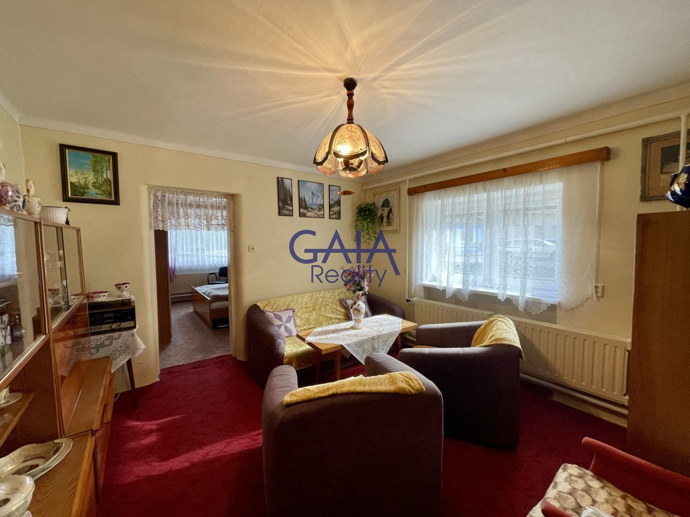 Prostorný rodinný dům s velkou zahradou a garáží - obrázek č.3