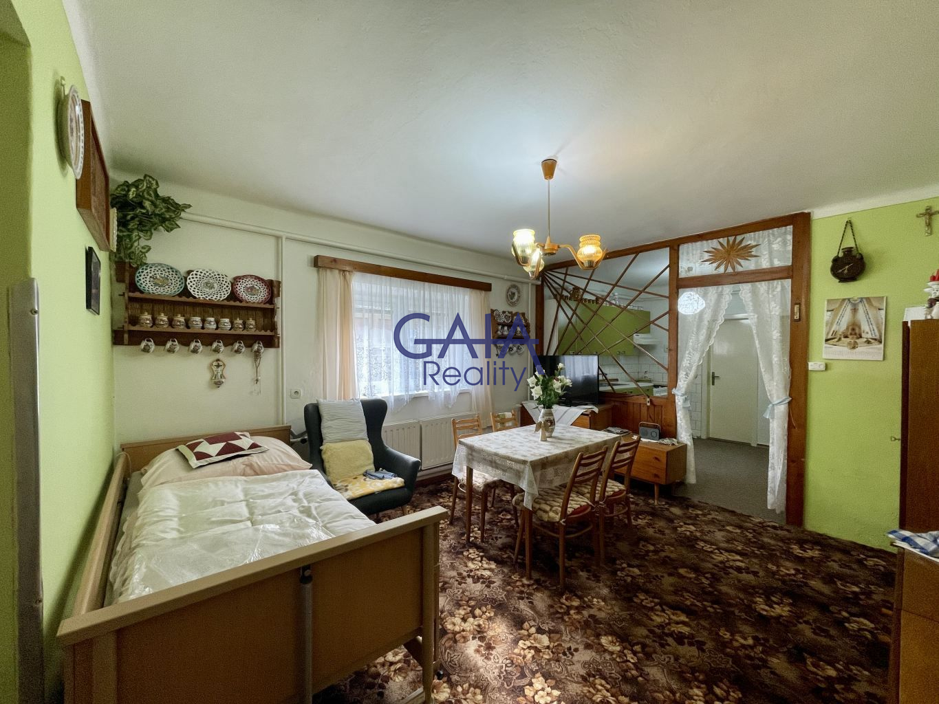 Prostorný rodinný dům s velkou zahradou a garáží - obrázek č.4