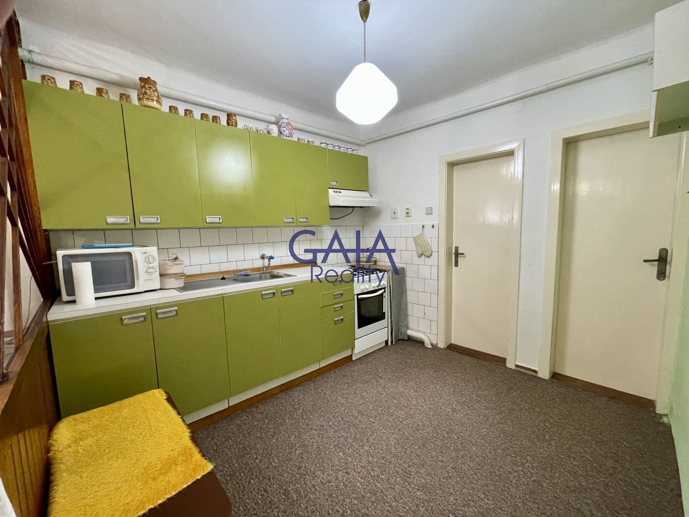 Prostorný rodinný dům s velkou zahradou a garáží - obrázek č.5