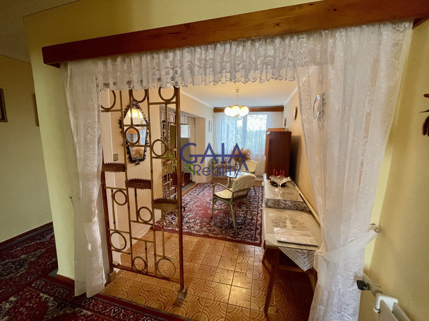 Prostorný rodinný dům s velkou zahradou a garáží - obrázek č.6